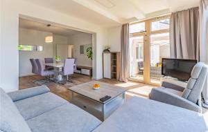2 Bedroom Gorgeous Apartment In Medulin 