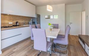 2 Bedroom Gorgeous Apartment In Medulin 