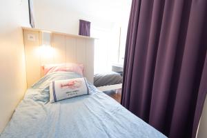 Duplex bord de mer tout confort avec terrasse et parking, plage à pied par Groom