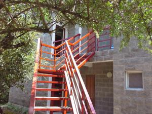 Arcángeles del Oeste - Descanso al pie de la montaña