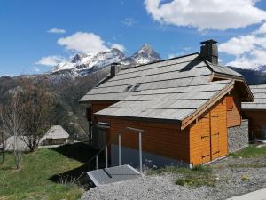 Appartements Hameau Pra Roustan by Godille : Chalet 2 Chambres - Duplex