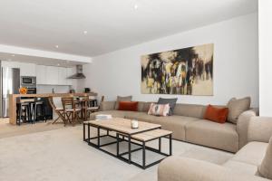 Large apartment in Playas del Duque