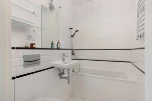 Panoramic City View Apartment near Old Town