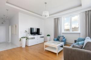 ECRU Spacious Premium Apartment with City View in Warsaw WWA4
