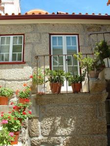 Casa do Meio da Vila