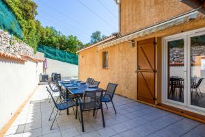 Maisons de vacances Wonderful typical southern villa with pool - Toulon - Welkeys : photos des chambres