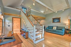 Charming Stonington Studio with Ocean Views!