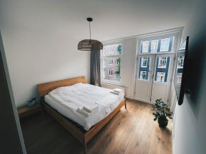 Spacious Designer Duplex next to Central Park