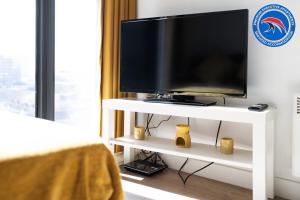 60 PERCENT OFF FOR LONG STAYS - FOR BUSINESS, FAMILIES, AND LEISURE- Book Today at Premium Executive Serviced Apartments - Birmingham City Center - WestGate, 1 Bed Apt, FREE WI-FI