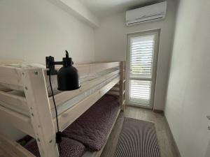 Two bedroom -Terrace- Parking- Walk to Beach