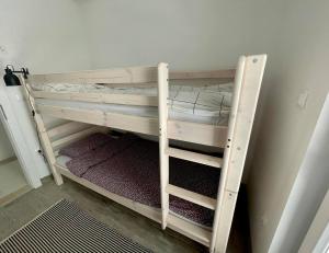 Two bedroom -Terrace- Parking- Walk to Beach