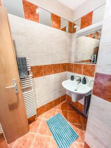 Zentrum, 2R, Balkon, WiFi, 4P, modern, ruhig