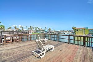Updated Fiesta Isles Condo with Bay Views and Pool!