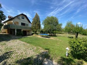 Csendes Vendégház, Families, Hikers & Bikers