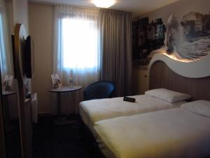 Hotels ibis Styles Saint Malo Port : Suite Familiale Standard avec 2 Chambres Communicantes - Petit-Déjeuner Inclus