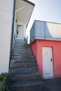 Lake Getaway Apartment with Private entrance, right on the Lake Constance cycle path, barbecue area, free wifi, Netflix and free bikes