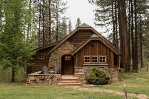 Lake Creek Lodge