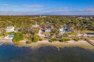 Breathtaking Waterfront Crystal Beach Getaway!