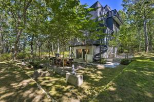 Unique Southampton Getaway with Rooftop Deck!