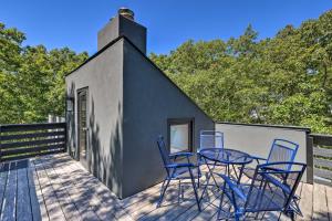 Unique Southampton Getaway with Rooftop Deck!