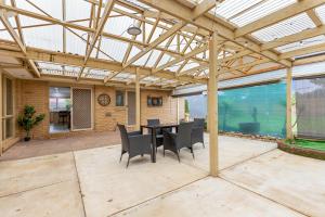 Woodgrove Penthouse - 36 min drive to MEL airport