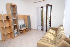 Two-Bedroom Apartment with Terrace and Sea View room in Apartments with a parking space Tribunj Vodice - 6223