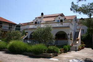 Apartments with a parking space Pirovac, Sibenik - 6246