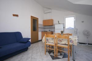 Apartments with a parking space Pirovac, Sibenik - 6246