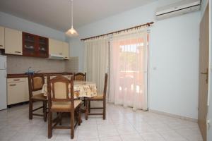 Apartments with a parking space Tkon, Pasman - 6216