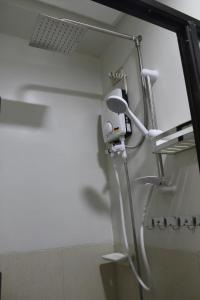 Whole Condo with Pool Great for Staycation