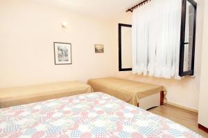 Apartments by the sea Brgulje, Molat - 6241