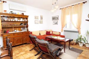 Apartments with parking space Molat - 6249