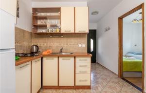 Beautiful Apartment In Stara Novalja With Wifi And 2 Bedrooms