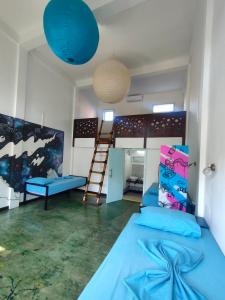 Giường Đơn trong Phòng ngủ tập thể (Single Bed in Dormitory Room)