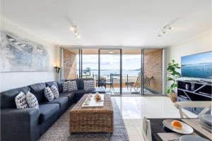 The Crest 7 6-8 Tomaree RD Stunning unit with Spectacular Water Views
