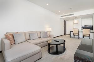 Marina Canal Views 1BR Minutes Away from Marina Mall, The Address Residences, Dubai Marina by Deluxe Holiday Homes