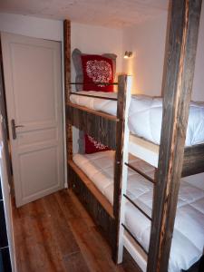 Chalets Chalet de 3 chambres avec sauna jardin clos et wifi a Champagny en Vanoise : photos des chambres