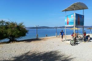 Family friendly apartments with a swimming pool Zadar - 18098