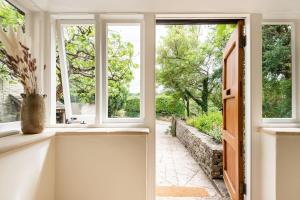 Architect Designed Cosy Cotswold Stone Cottage