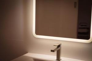 Appartements room five - parking, balneotherapie, place nationale, un havre de paix : photos des chambres