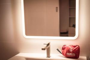 Appartements room five - parking, balneotherapie, place nationale, un havre de paix : photos des chambres