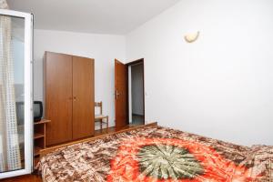 Apartments with a parking space Pirovac, Sibenik - 6276