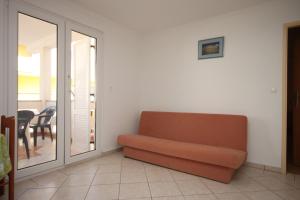 One-Bedroom Apartment with Terrace room in Apartments by the sea Zubovici Pag - 6356
