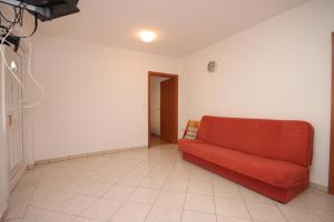 One-Bedroom Apartment with Terrace room in Apartments by the sea Zubovici Pag - 6356