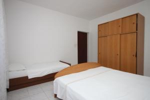 Apartments by the sea Kustici, Pag - 6355