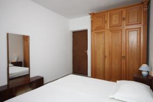 Apartments with a parking space Zubovici, Pag - 6409