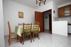 Apartments with a parking space Pirovac, Sibenik - 6277