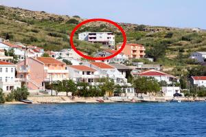Apartments and rooms with parking space Metajna, Pag - 6369 
