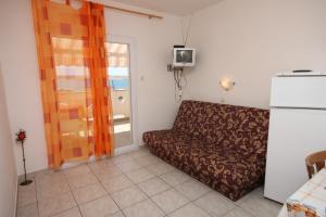 One-Bedroom Apartment with Terrace and Sea View room in Apartments with a parking space Kustici Pag - 6287