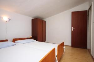 Apartments and rooms with parking space Metajna, Pag - 6369